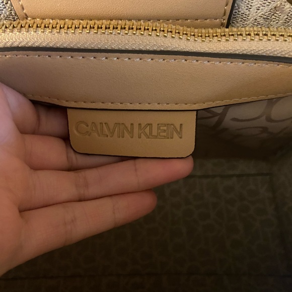 Calvin Klein crossbody - Picture 5 of 7